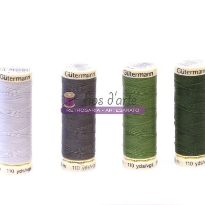 Quatro rolos de linha de cores diferentes da marca Gütermann