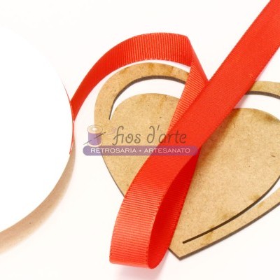 Fita vermelha com suporte de cartão em forma de coração