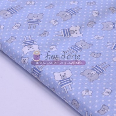 tecido azul claro com padrão de ursos às riscas e pontos brancos