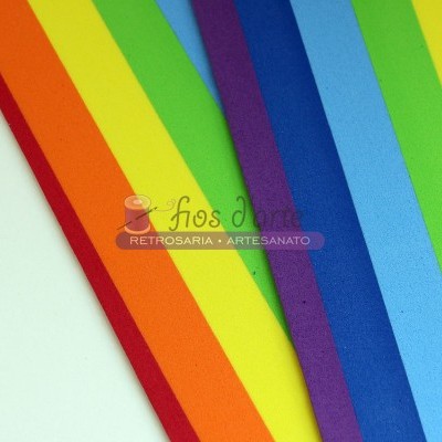 faixas de tecido colorido com texto sobreposto de artesanato