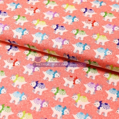 Tecido rosa com padrão de cães coloridos pequenos
