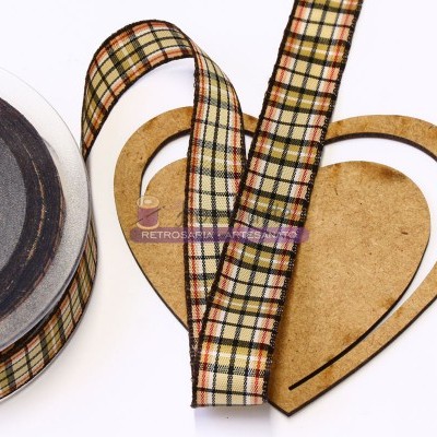 Fita xadrez em bobina com moldura de coração em MDF, fundo branco