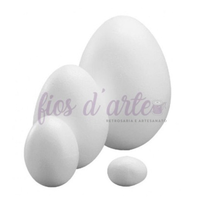Formas de ovo em espuma branca de vários tamanhos