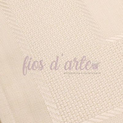 Tecido creme com padrões texturizados e marca fios d'arte