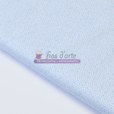 Tecido branco com padrão de pontos azuis claros e logo Fios d'arte