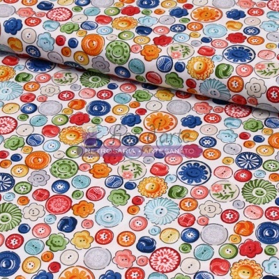Tecido com padrão de botões coloridos variados