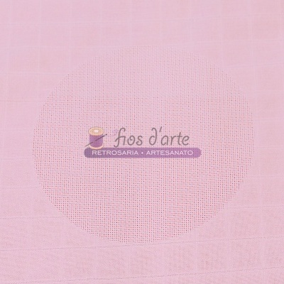 tecido rosa claro com padrão quadrado e círculo com texto 'fios d'arte RETROSARIA . ARTESANATO'