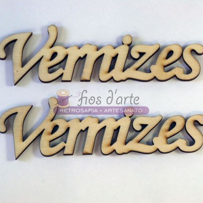 Palavras 'Vernizes' em madeira clara recortada e marca 'flos d'arte'