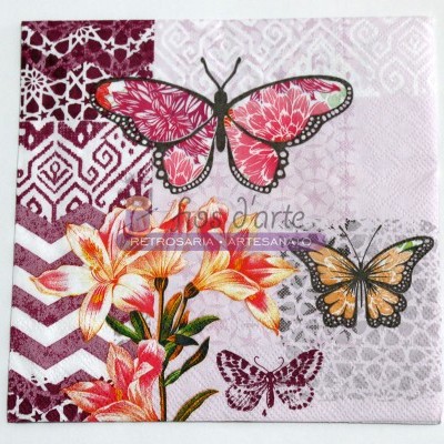 Guardanapo decorativo com borboletas, flores e padrões geométricos em tons rosa, vinho e laranja