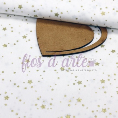 Tecido branco com estrelas douradas e estampa marron