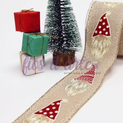 Fita decorativa natalícia com gorros, caixas de presente e mini árvore