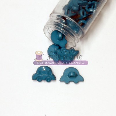 Frasco de botões azuis em forma de carro em fundo branco