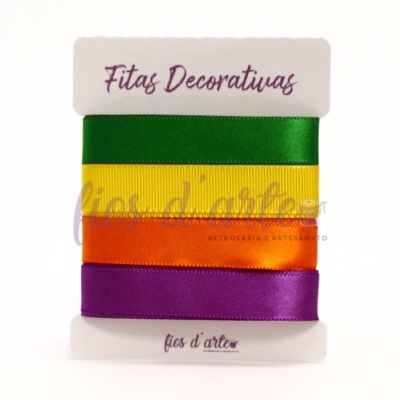 Conjunto de fitas decorativas coloridas em cartão branco