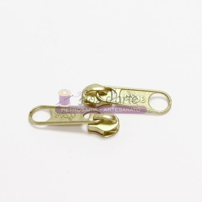 Dois puxadores dourados para fecho éclair