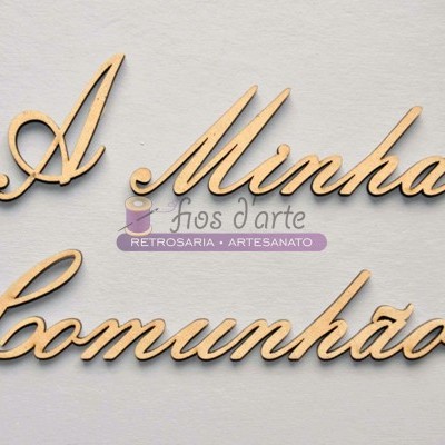Texto decorativo em madeira clara com as palavras A Minha Comunhão