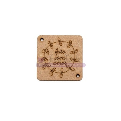 Etiqueta quadrada em cortiça com frase e ramos gravados