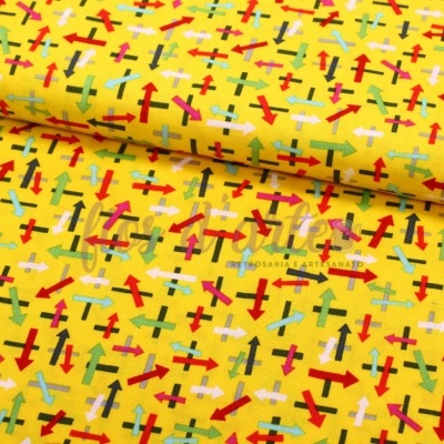 Tecido amarelo com padrões de setas coloridas