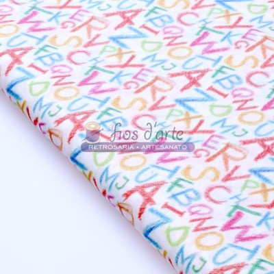 Pano branco com letras coloridas e etiqueta Fas d'artes