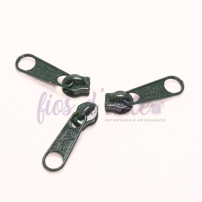 Três puxadores de fecho éclair metálicos pretos