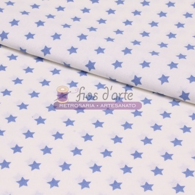 tecido branco com estrelas azuis