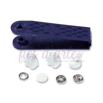 Kit de ferramentas de costura com medidor azul e botões de pressão
