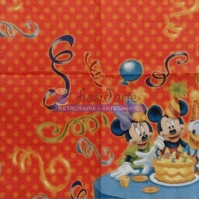 Toalha de festa infantil vermelha com bolinhas laranjas e personagens Disney com bolo.