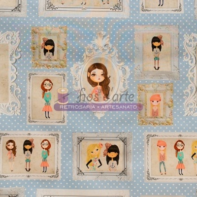 Tecido azul claro com ilustrações de meninas em molduras brancas