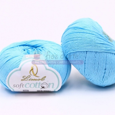 Novelos de linha azul-claro com etiqueta 'Liesseol soft cotton'