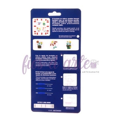 Embalagem azul de cartão para bordado com instruções multilíngues e desenhos de flores coloridas