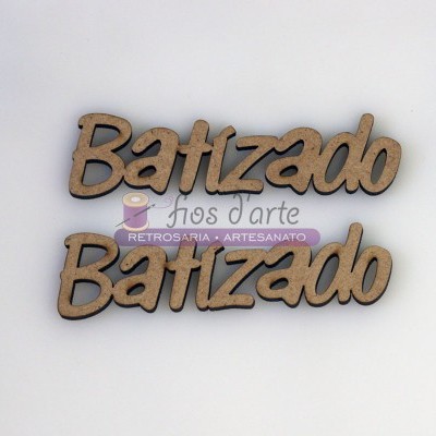 Palavras 'Batizado' em madeira com etiqueta fio d'arte