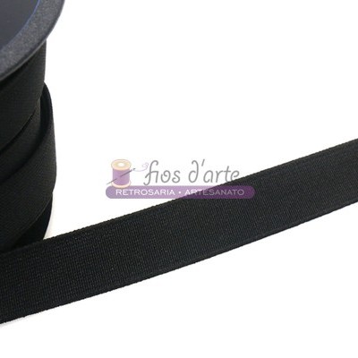 Fita preta em rolo com etiqueta Fios d'arte