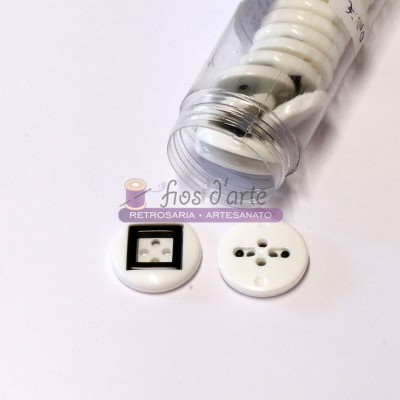 Botões brancos redondos com diferentes padrões de furos, em frasco transparente, com logótipo 'Fios d'arte'