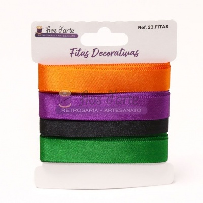 Conjunto de quatro fitas decorativas em cetim coloridas embaladas em suporte branco