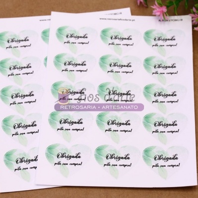 Folhas de etiquetas adesivas com folhas verdes e texto de agradecimento