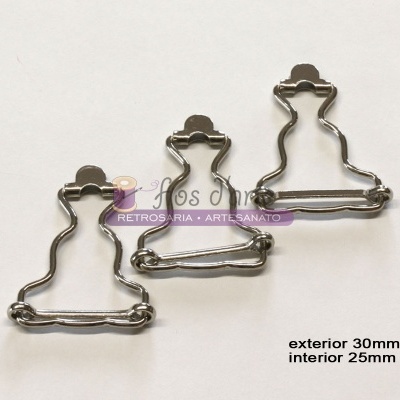 Três molas metálicas em formato de castelo com medidas exteriores e interiores indicadas