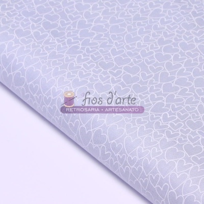 Tecido lilás com padrão de corações brancos e logótipo 'fios d'arte'