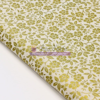 Tecido branco com padrão floral dourado