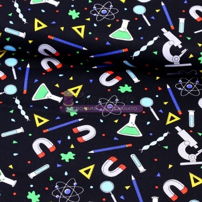Tecido preto com padrão colorido de ícones científicos variados