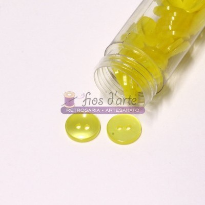 Frasco com botões amarelos e etiqueta 'fios d'arte'