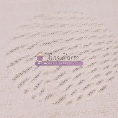 tecido creme claro com logótipo e texto no centro