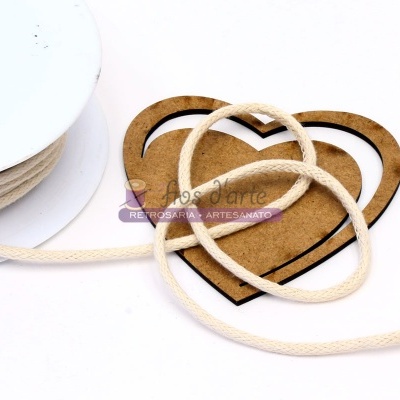 Corda de algodão cru com decoração de coração de madeira
