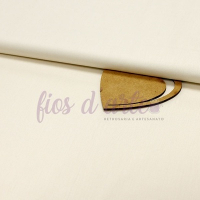 Tecido creme liso com dobra