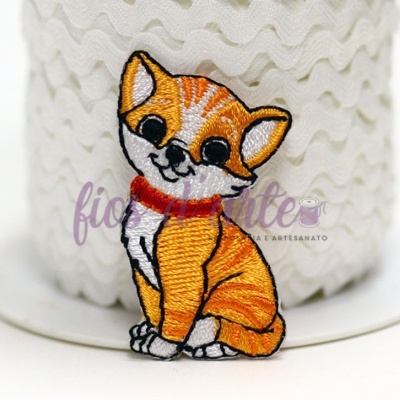 Puxador bordado em tecido de gato laranja com coleira vermelha