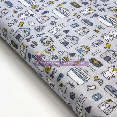 tecido branco estampado com desenhos coloridos de cachorros e acessórios para cães