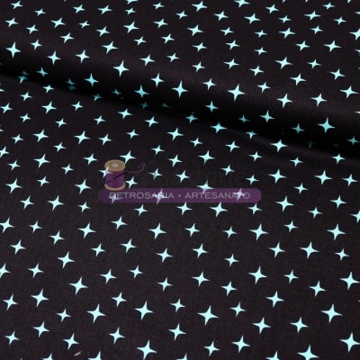 Tecido preto com estrelas brancas em padrão repetitivo