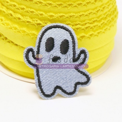 Remendo bordado de fantasma cinzento com fita elástica amarela ao fundo