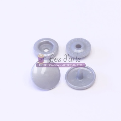 Botões de pressão cinzentos em quatro peças com etiqueta Fios d'arte