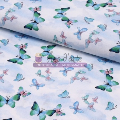 Tecido branco com padrão de borboletas azuis e verdes