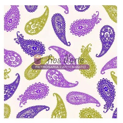 Pano decorativo branco com padrões paisley em roxo e verde e etiqueta nos centro com texto