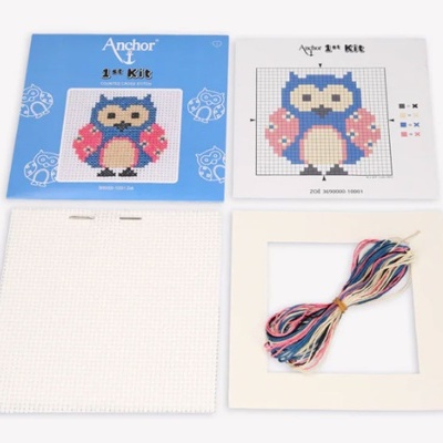 Kit de ponto cruz Anchor com padrão de coruja, tela plástica e fios coloridos
